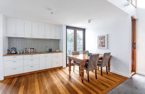 Fitzroy North Apartment | Discover Vintage Warehouse Vibes at Studio 43 Fitzroy North