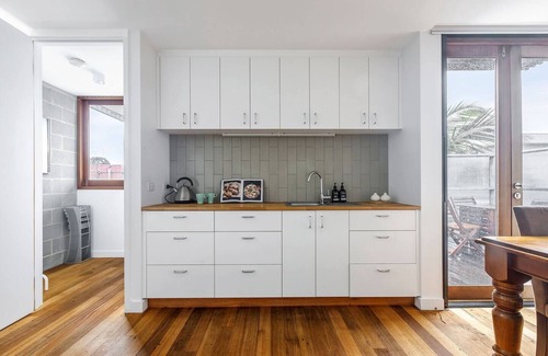 Fitzroy North Apartment | Discover Vintage Warehouse Vibes at Studio 43 Fitzroy North
