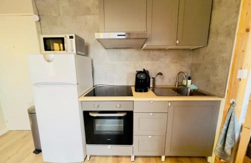 Lure Apartment | Budget-Friendly Studio 43aJJ - Child Friendly & Highly Rated