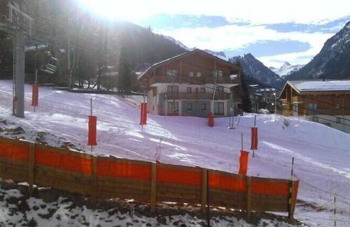 Valfrejus Apartment | Inviting Studio for 4 with Balcony and Scenic Slopes View