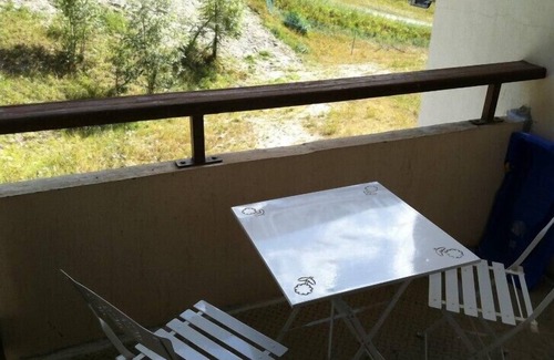 Valfrejus Apartment | Inviting Studio for 4 with Balcony and Scenic Slopes View