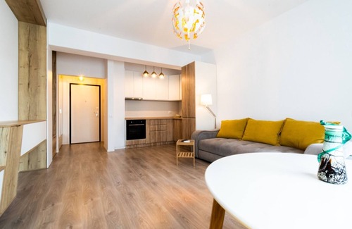 Sector 3 Apartment | Studio 53 - Modern Apartment Near Metro with Free Parking