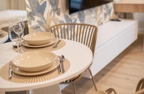 Krzyki Apartment | Child-Friendly Studio 54: Guest Rated 10/10 Experience
