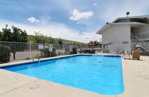 Albuquerque Hotel | Pet Friendly Studio 6 Albuquerque NM Midtown with Pool