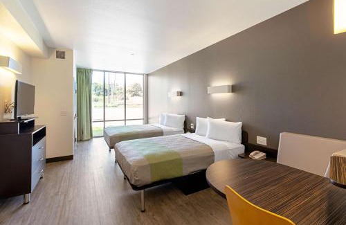 Montopolis Hotel | Comfortable Studio 6 Austin Airport: Pet-Friendly Stay