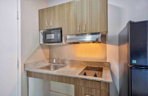 St. Johns Hotel | Comfortable Studio 6 Austin, TX - Midtown with Great Amenities