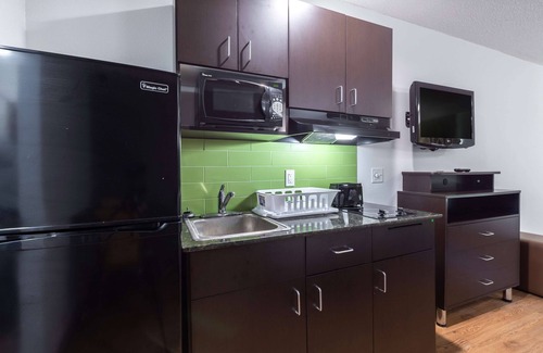 Bryan Hotel | Comfortable Stay at Studio 6 Bryan, TX - University Area