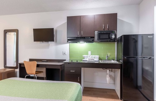 Bryan Hotel | Comfortable Stay at Studio 6 Bryan, TX - University Area