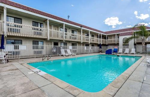 Buttonwillow Hotel | Comfortable Stay at Studio 6 in Buttonwillow, CA