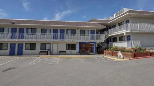 Casper Hotel | Welcoming Studio 6 Casper WY: Pet-Friendly Comfort Awaits