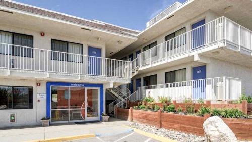 Casper Hotel | Welcoming Studio 6 Casper WY: Pet-Friendly Comfort Awaits