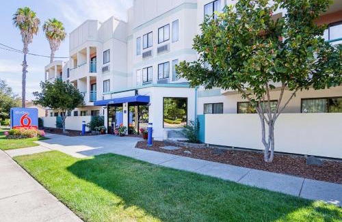 Concord Hotel | Pet-Friendly Retreat at Studio 6 in Concord, CA