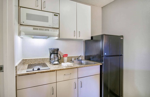Deer Valley Hotel | Budget-Friendly Studio 6 Deer Valley with Family Amenities