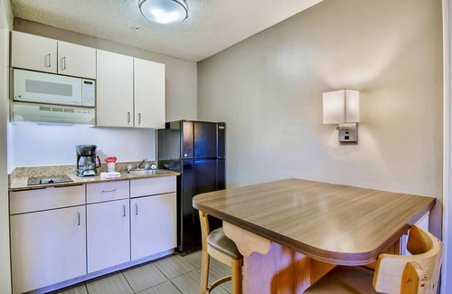 Deer Valley Hotel | Budget-Friendly Studio 6 Deer Valley with Family Amenities