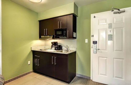 East Brunswick Hotel | Discover Studio 6 East Brunswick: Convenient & Eco-Friendly Stay
