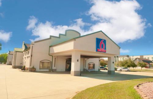 Elkhart Hotel | Pet-Friendly Studio 6 in Elkhart, IN for Family Getaways