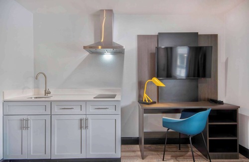 Downtown Hotel | Pet-Friendly Studio 6 Eureka: Comfort in Old Town