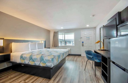 Downtown Hotel | Pet-Friendly Studio 6 Eureka: Comfort in Old Town