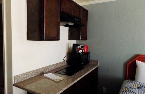 West Meadowbrook Hotel | Convenient Studio 6 Fort Worth, TX – Downtown East Getaway