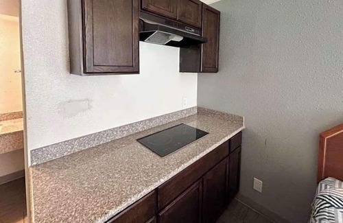 West Meadowbrook Hotel | Convenient Studio 6 Fort Worth, TX – Downtown East Getaway