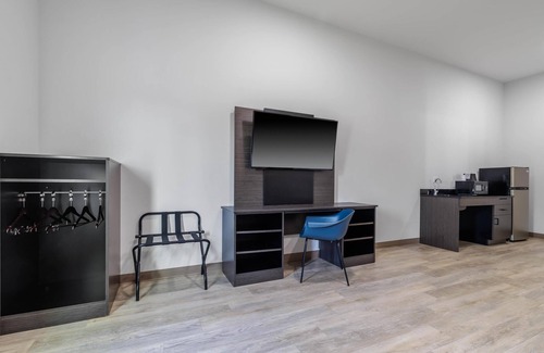 Gonzales Hotel | Comfortable Studio 6 Gonzales with Kitchen & Pet-Friendly Options