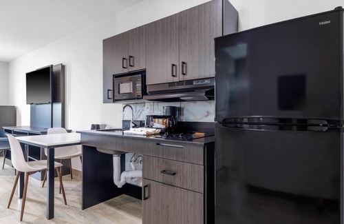 Gonzales Hotel | Comfortable Studio 6 Gonzales with Kitchen & Pet-Friendly Options