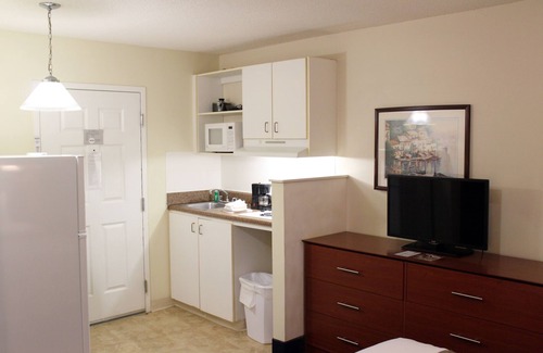 Coliseum Central Hotel | Discover Studio 6 Hampton, VA - Near Langley AFB