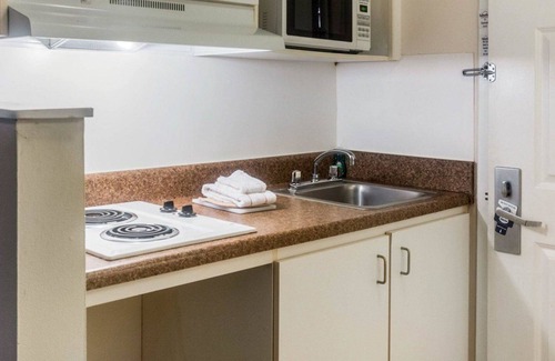 Coliseum Central Hotel | Discover Studio 6 Hampton, VA - Near Langley AFB