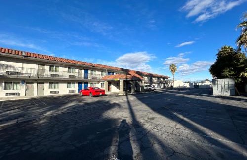 Hemet Hotel | Convenient Stay at Studio 6 Hemet, CA - Pet Friendly Options