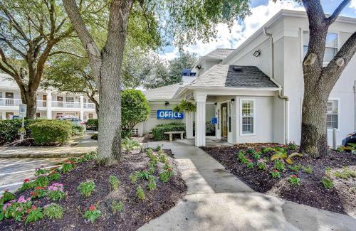 Southbelt/Ellington Hotel | Budget-Friendly Studio 6 in Houston with Family Amenities