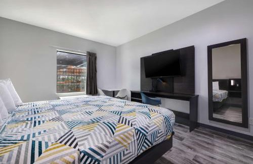 Barker Hotel | Comfortable Studio 6 Katy, TX - Pet Friendly & Accessible