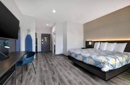 Barker Hotel | Comfortable Studio 6 Katy, TX - Pet Friendly & Accessible