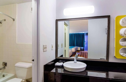 LaGrange Hotel | Budget-Friendly Stay at Studio 6 Lagrange, GA with Kitchen