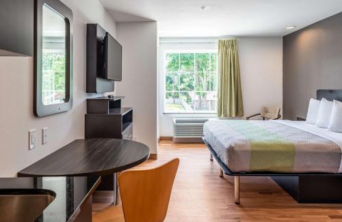 Lake Charles Hotel | Pet-Friendly Studio 6 Lake Charles with Great Amenities