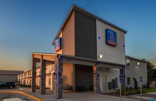 Lake Charles Hotel | Pet-Friendly Studio 6 Lake Charles with Great Amenities
