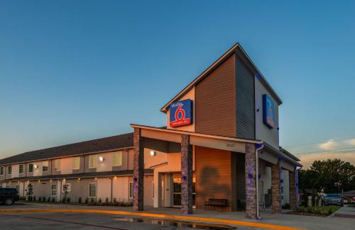 Lake Charles Hotel | Pet-Friendly Studio 6 Lake Charles with Great Amenities