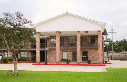 Luling Hotel | Pet-Friendly Studio 6 in Luling, LA with Pool Access