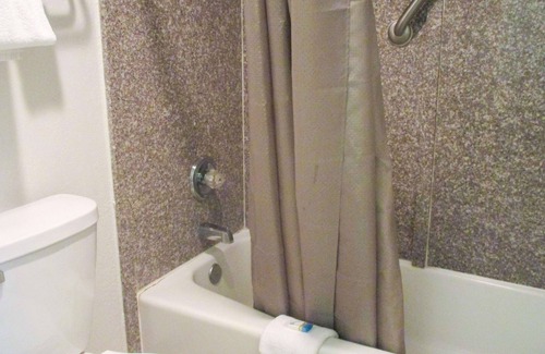 Luling Hotel | Budget-Friendly Studio 6 Luling, LA with Family Amenities