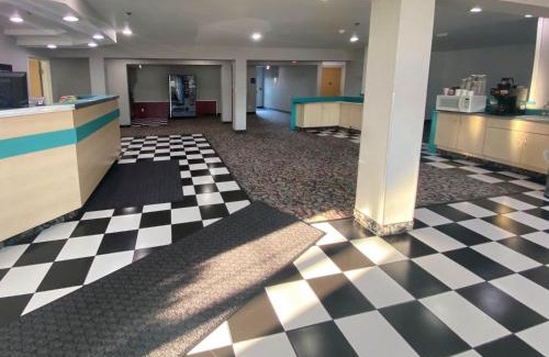 McAlester Hotel | Budget-Friendly Studio 6 McAlester OK with Pool & Pets