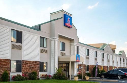 Miamisburg Hotel | Cozy Studio 6 - Miamisburg, OH with Family & Pet Amenities