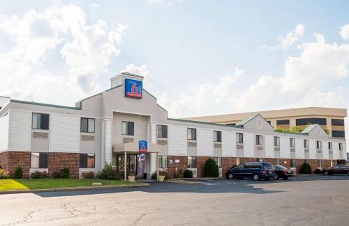 Miamisburg Hotel | Cozy Studio 6 - Miamisburg, OH with Family & Pet Amenities