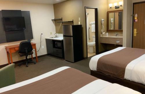 Minot Hotel | Convenient Studio 6 - Pet Friendly with Pool in Minot, ND