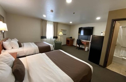 Minot Hotel | Inviting Studio 6 Minot, ND with Pool & Spa Amenities