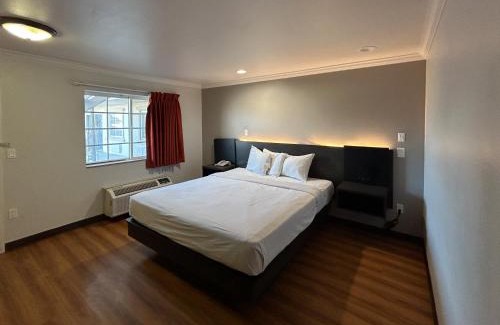 Mojave Hotel | Convenient Motel 6 in Mojave, CA - Pet Friendly & Pool