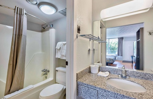 Mount Jackson Hotel | Comfortable Studio 6 Mount Jackson near Shenandoah Adventures
