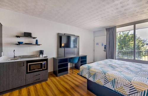 Mount Jackson Hotel | Comfortable Studio 6 Mount Jackson near Shenandoah Adventures