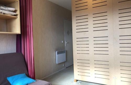 Arette Apartment | Cozy Studio Near Ski Slopes with Parking & Shops Access