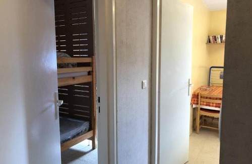 Arette Apartment | Cozy Studio Near Ski Slopes with Parking & Shops Access