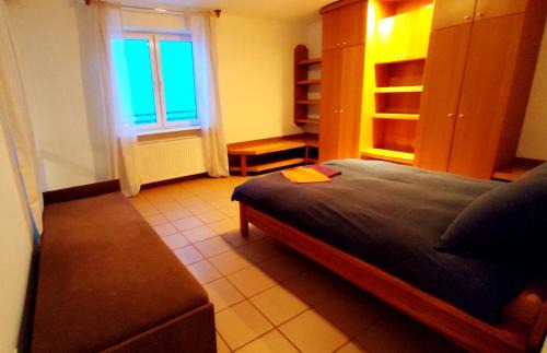 Targowek Apartment | Pet-Friendly Studio 6: Rated 8.3/10 for Family Stays