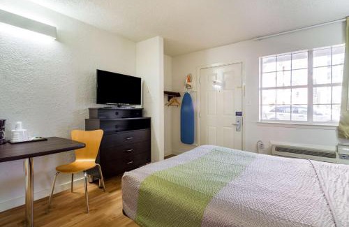 Plano Hotel | Convenient Stay at Studio 6-Plano, TX near Medical Center